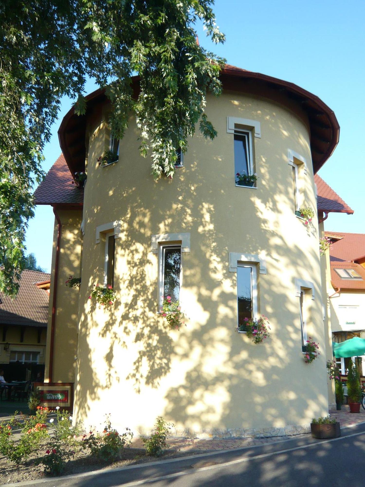 קזינצברציקה Hotel Lukacs Superior מראה חיצוני תמונה