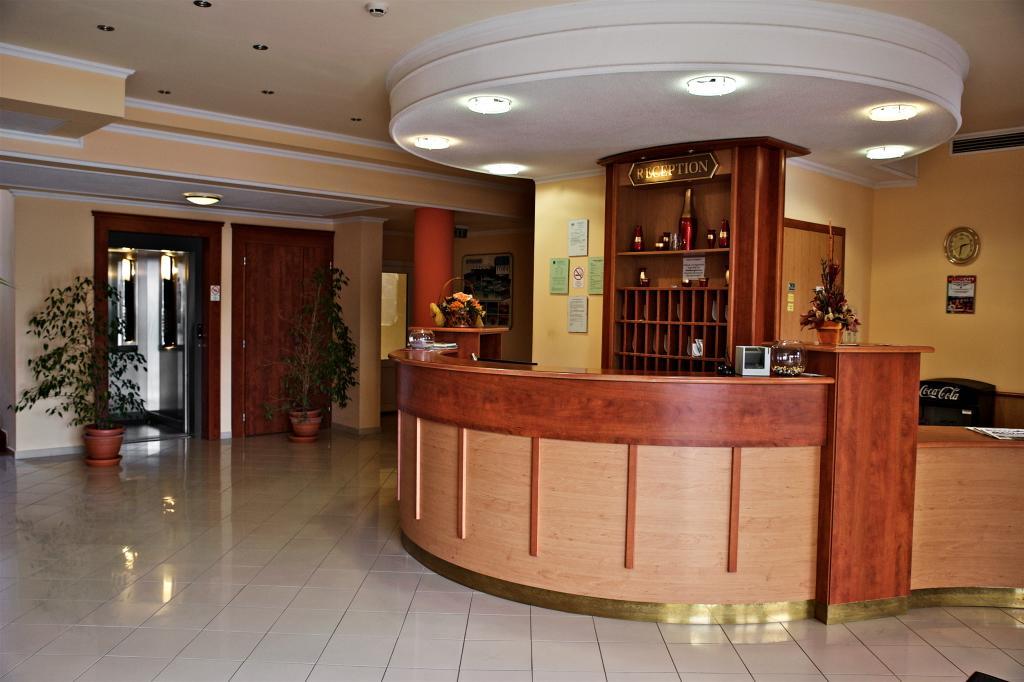 קזינצברציקה Hotel Lukacs Superior מראה חיצוני תמונה