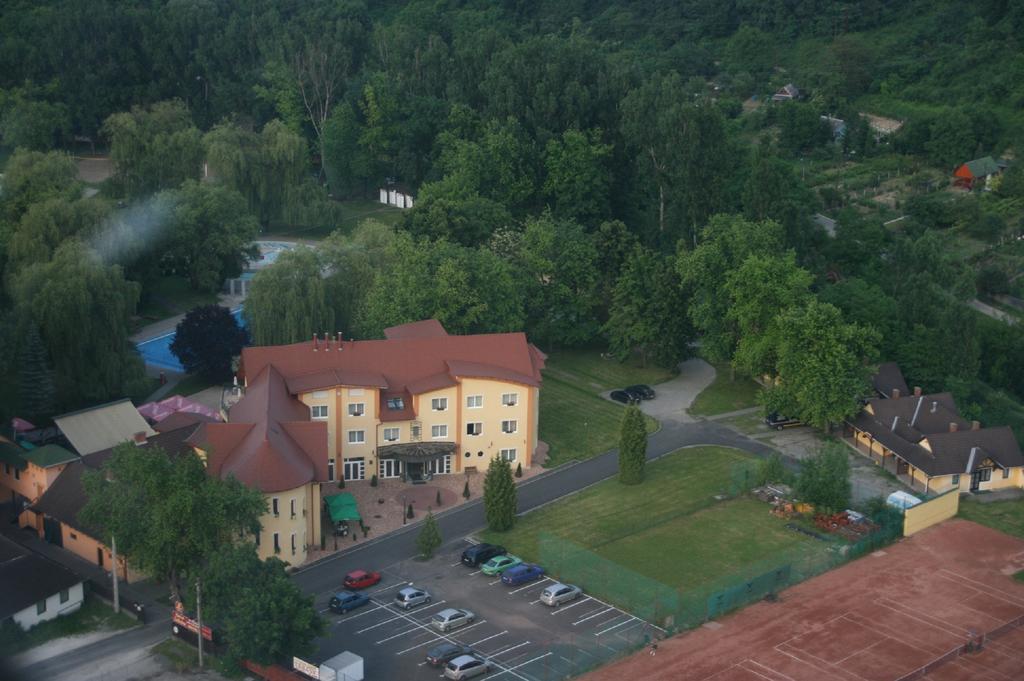 קזינצברציקה Hotel Lukacs Superior מראה חיצוני תמונה